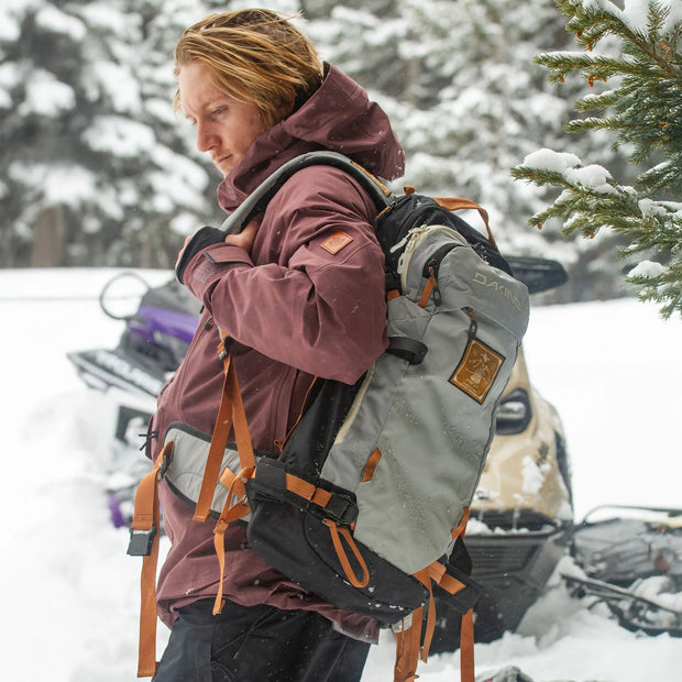 Dakine Team Poacher Backpack 22L x Red Gerard - GREY