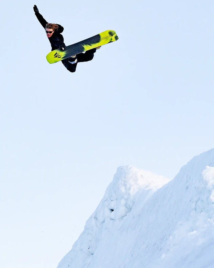 Jones Howler Snowboard 2026 – Shoreline Tahoe